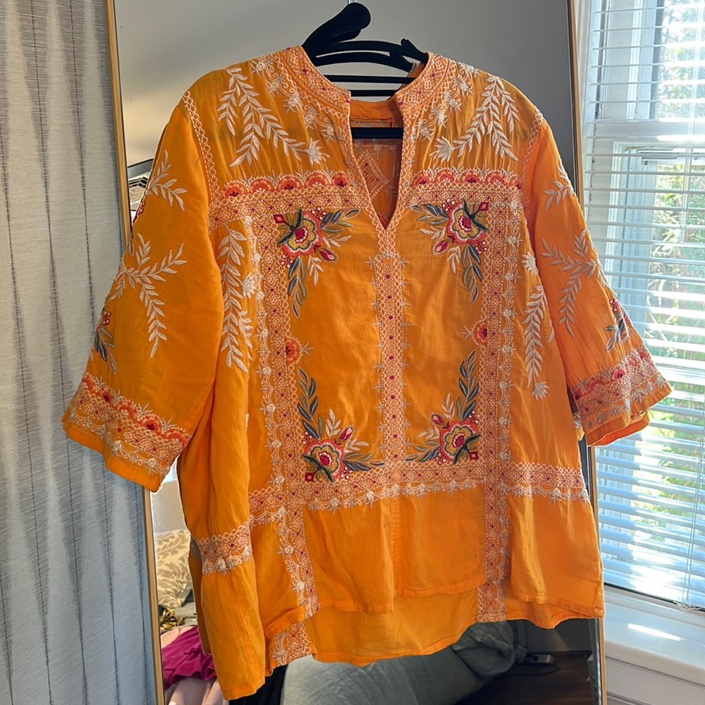 JOHNNY WAS SZ M EMBROIDERED BLOUSE